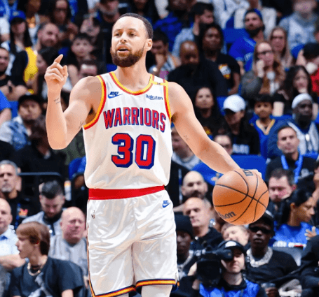La maglia di Curry in cima alla classifica delle vendite, i Knicks dominano il mercato del merchandising